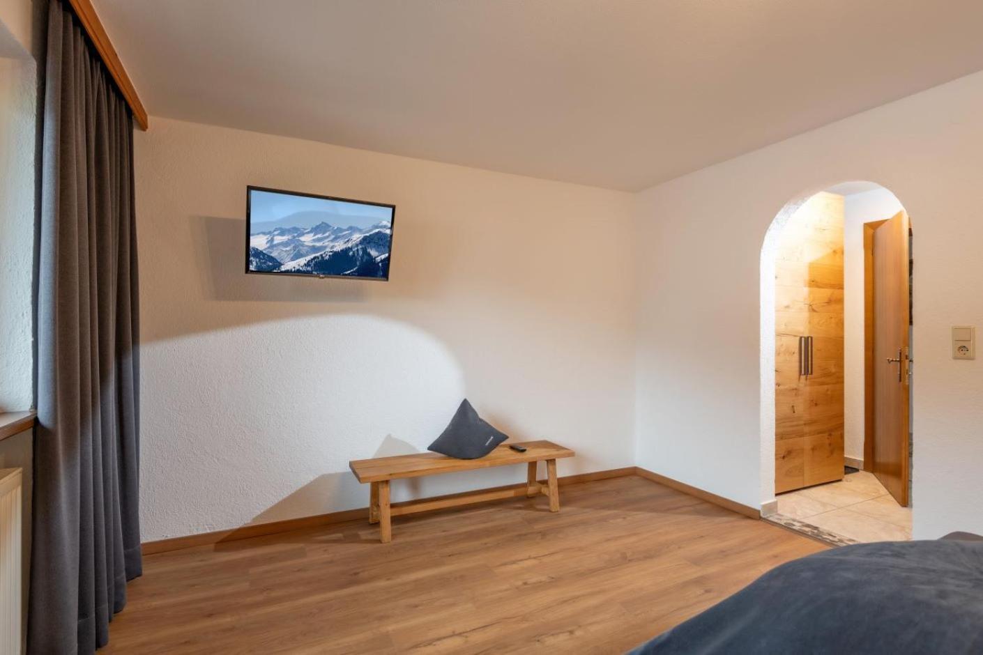 Haus Schroll Apartamento Ried im Zillertal Exterior foto
