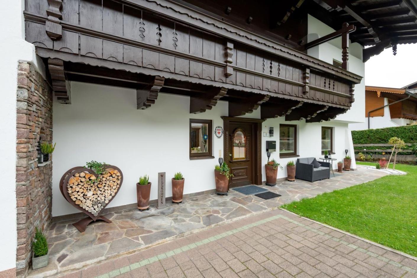 Haus Schroll Apartamento Ried im Zillertal Exterior foto
