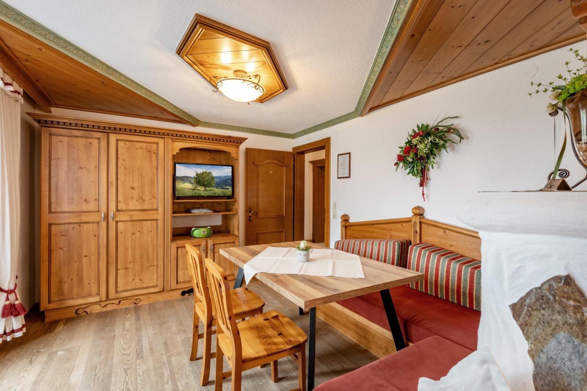 Haus Schroll Apartamento Ried im Zillertal Exterior foto