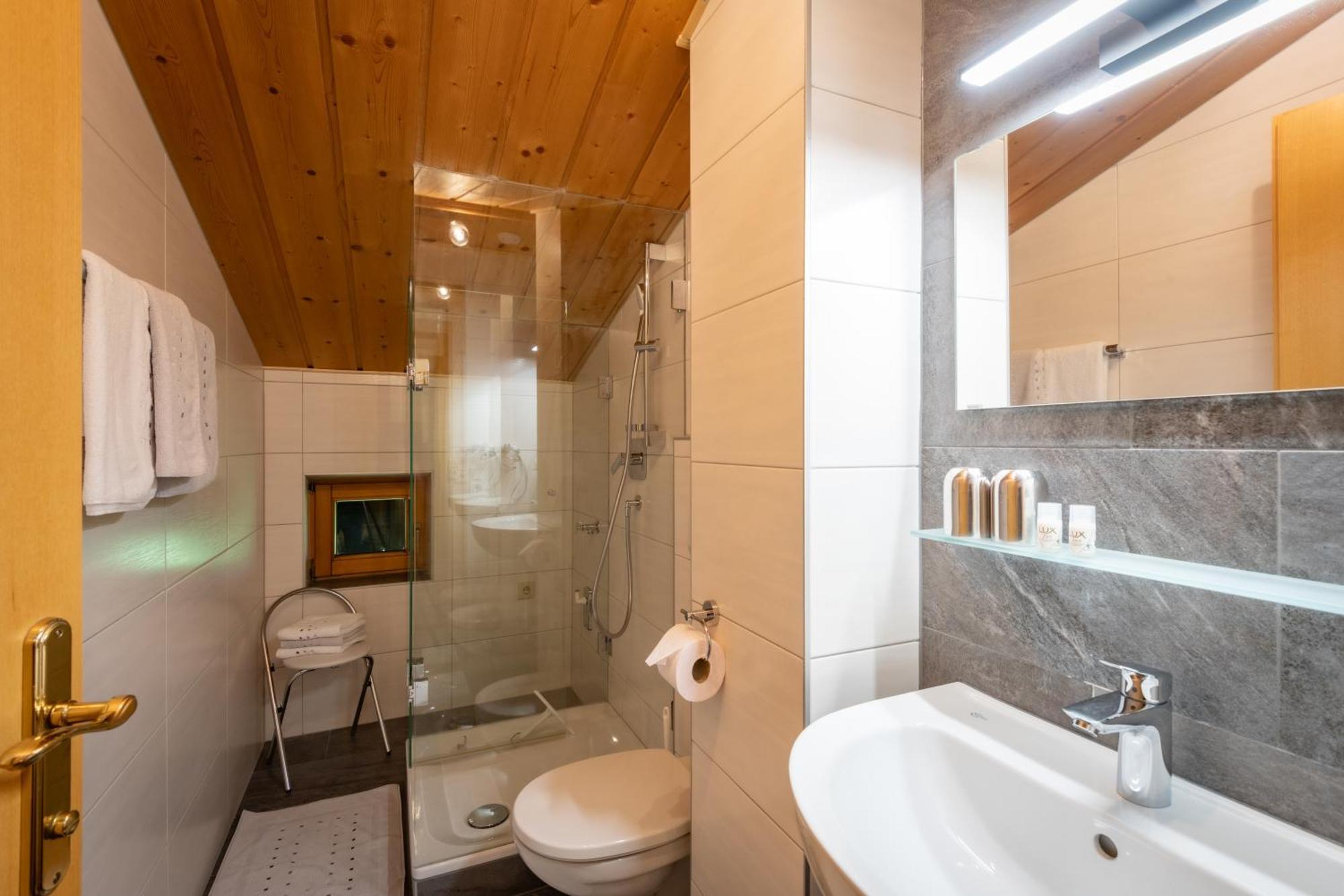 Haus Schroll Apartamento Ried im Zillertal Exterior foto