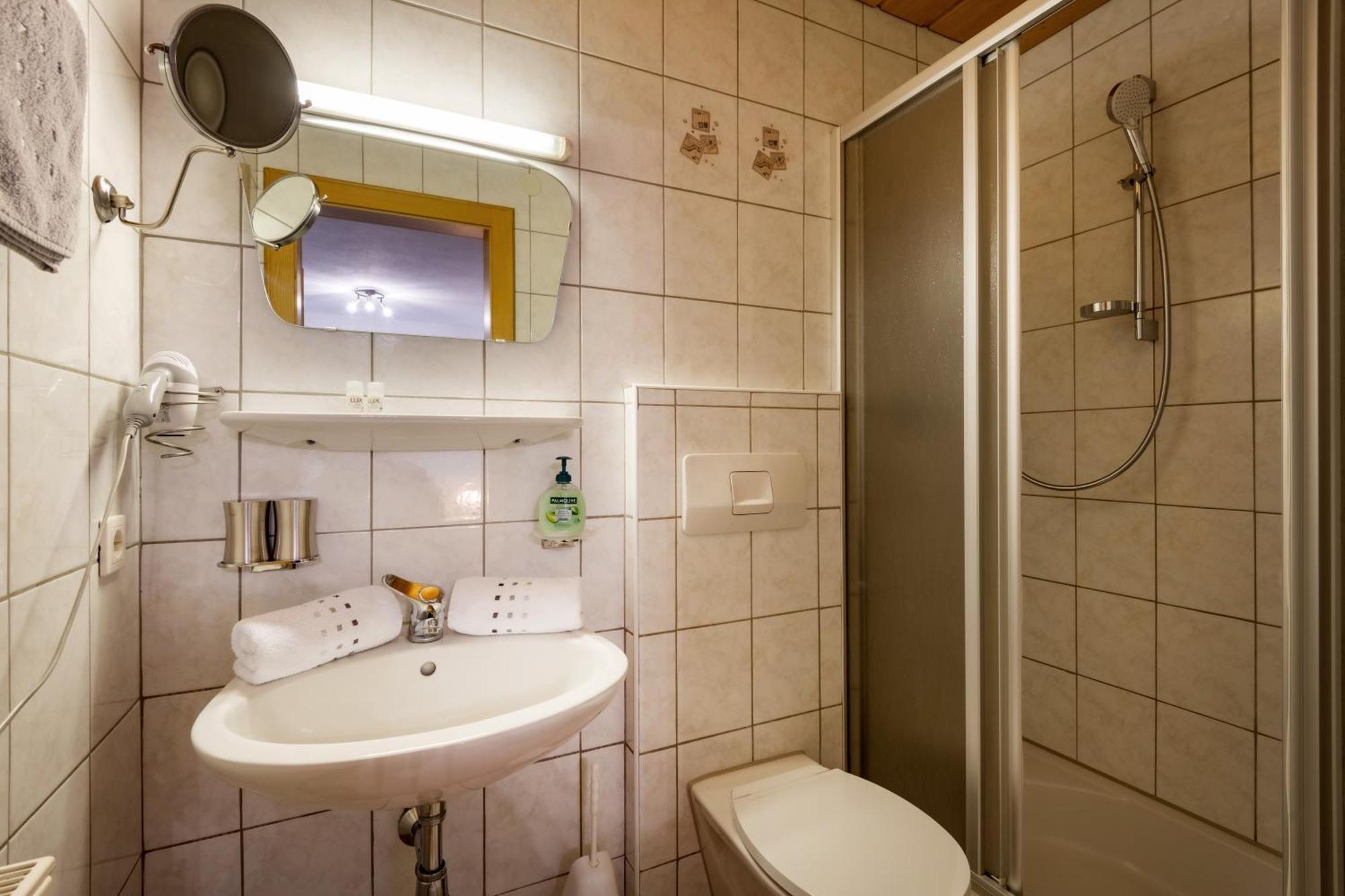 Haus Schroll Apartamento Ried im Zillertal Exterior foto