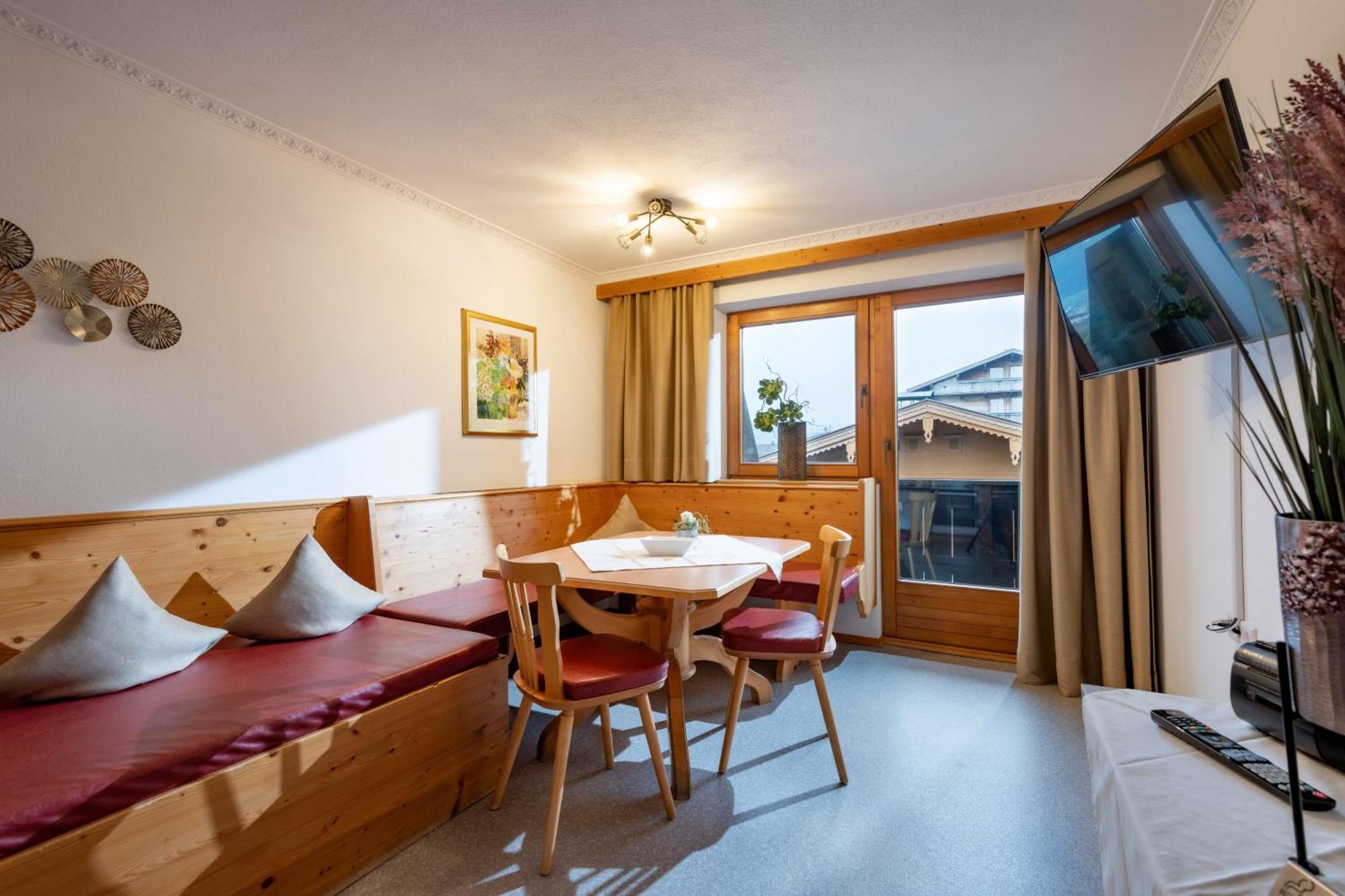 Haus Schroll Apartamento Ried im Zillertal Exterior foto