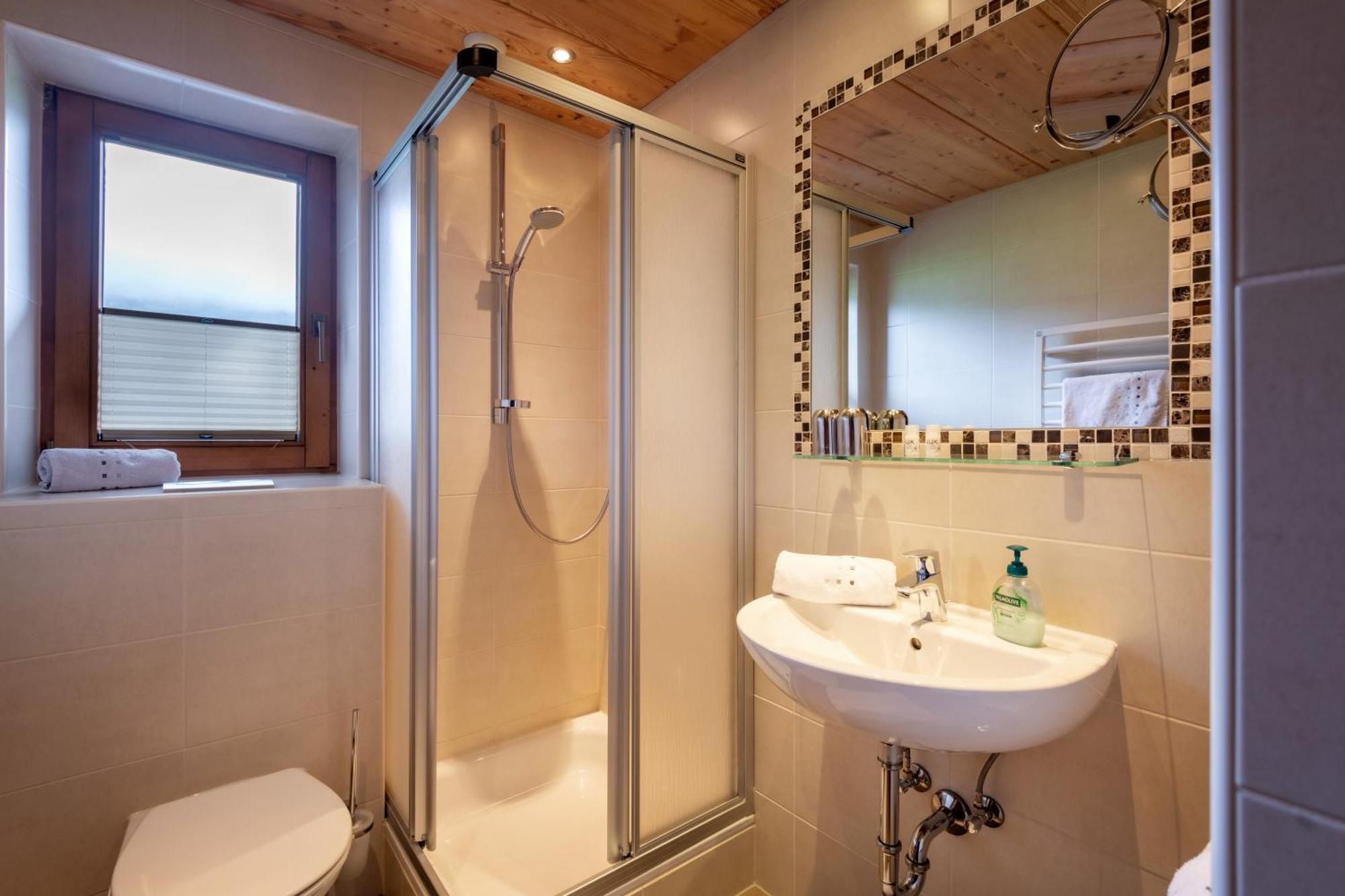 Haus Schroll Apartamento Ried im Zillertal Exterior foto