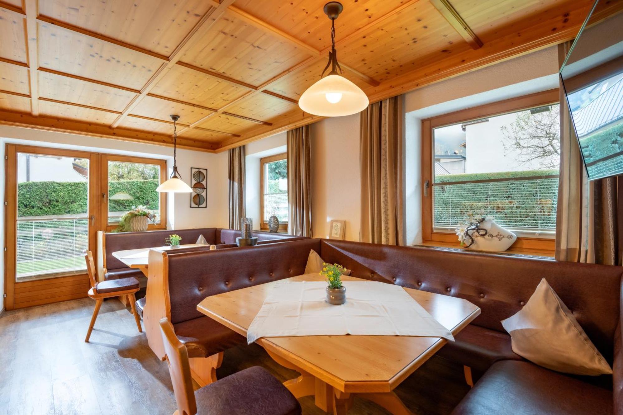 Haus Schroll Apartamento Ried im Zillertal Exterior foto