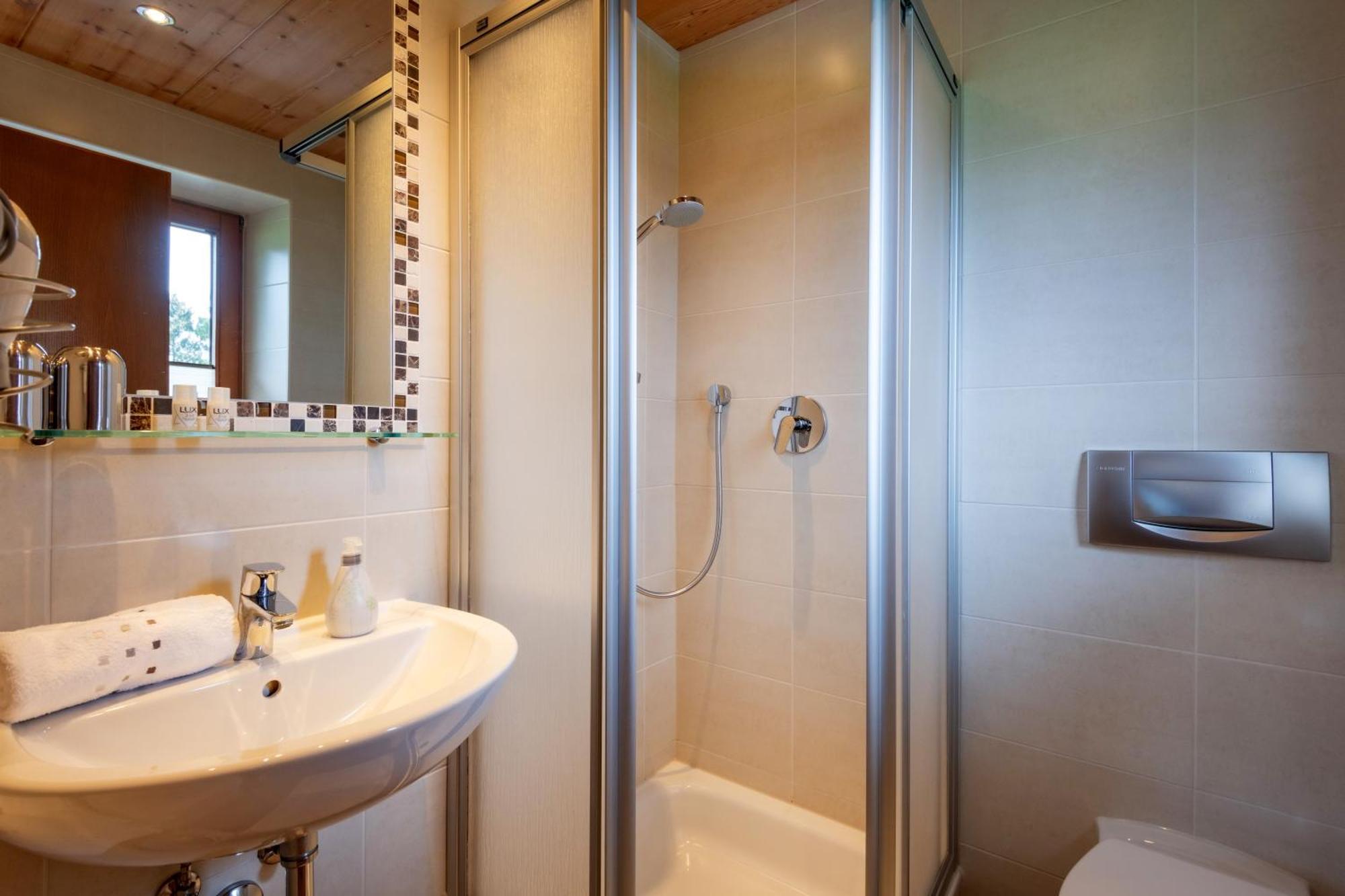 Haus Schroll Apartamento Ried im Zillertal Exterior foto