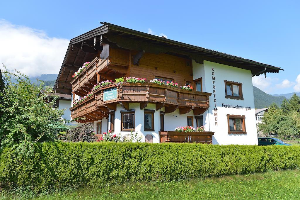 Haus Schroll Apartamento Ried im Zillertal Exterior foto