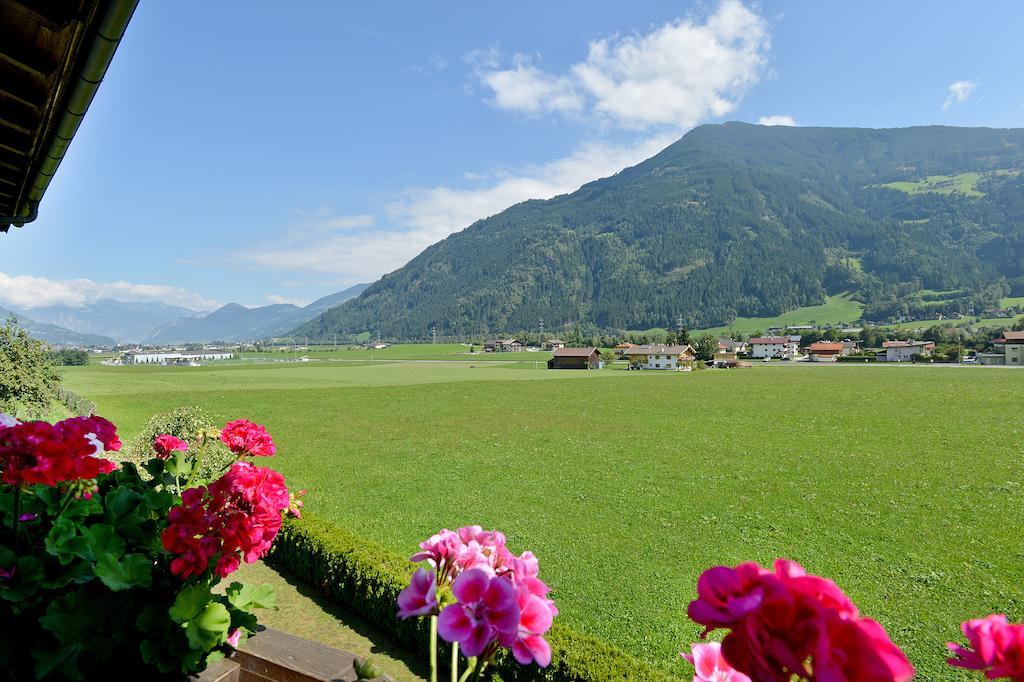 Haus Schroll Apartamento Ried im Zillertal Exterior foto